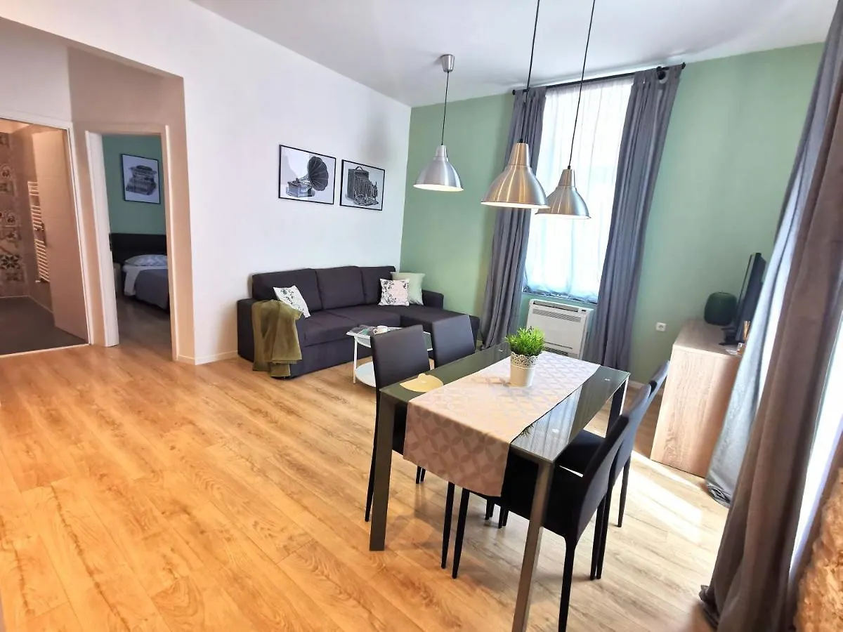 City Park Apartments 普拉 0*,